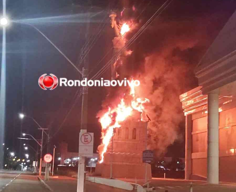 VÍDEO: Estátua da Liberdade da Havan é incendiada na avenida Jorge Teixeira