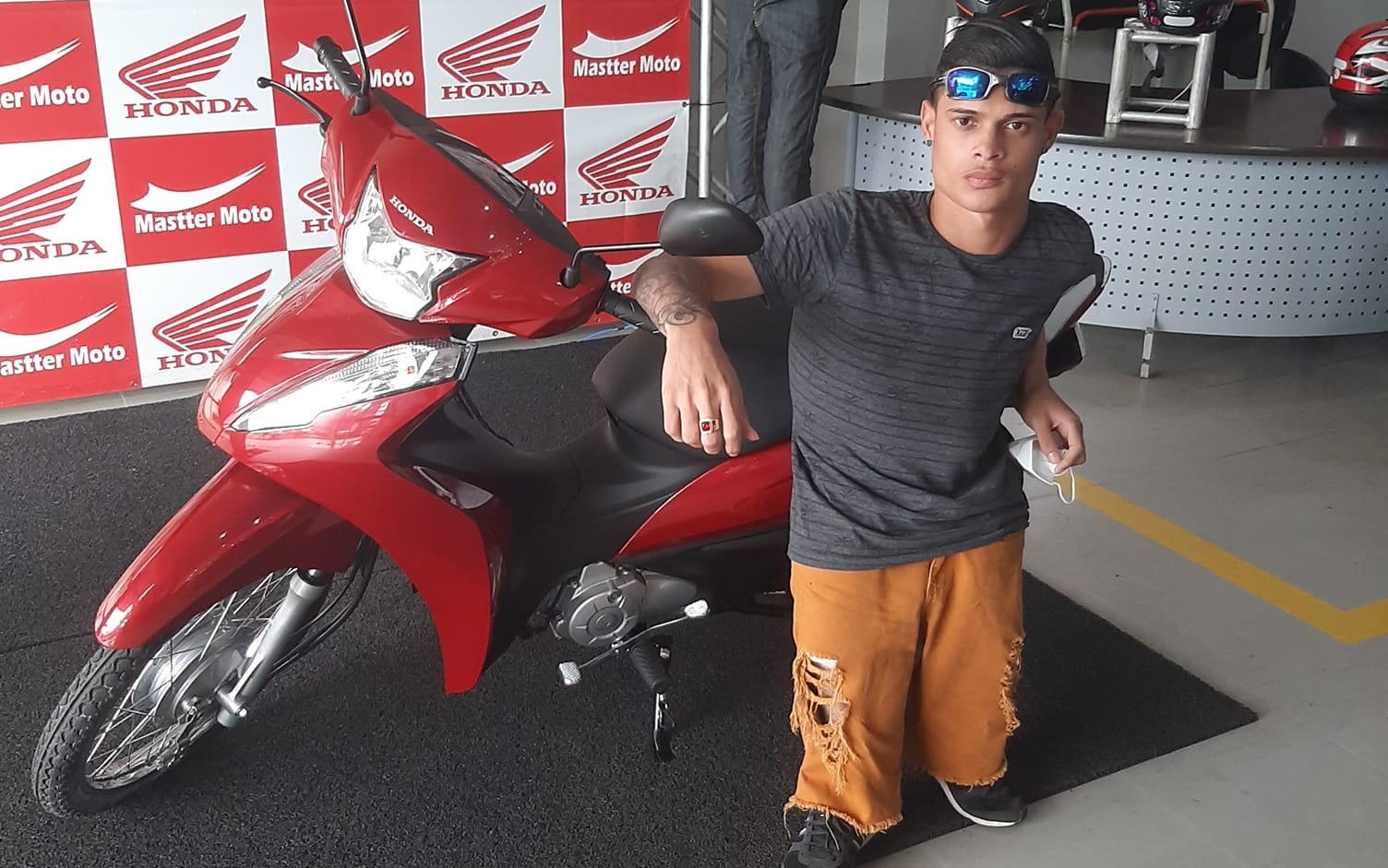 REPERCUSSÃO: A história do PcD que comprou uma moto e viralizou em Porto Velho