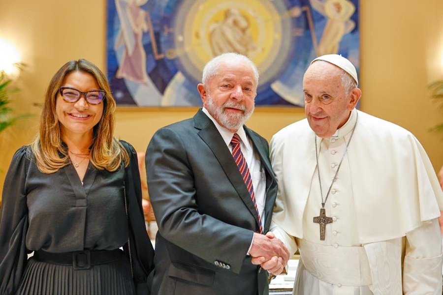 ABENÇOADO: Lula e Janja se encontram com Papa Francisco no Vaticano 
