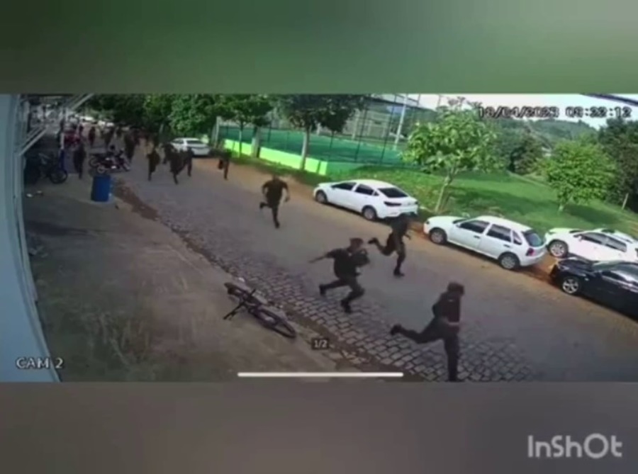 DEU RUIM: Homem furta bicicleta e é perseguido por pelotão do Exército 