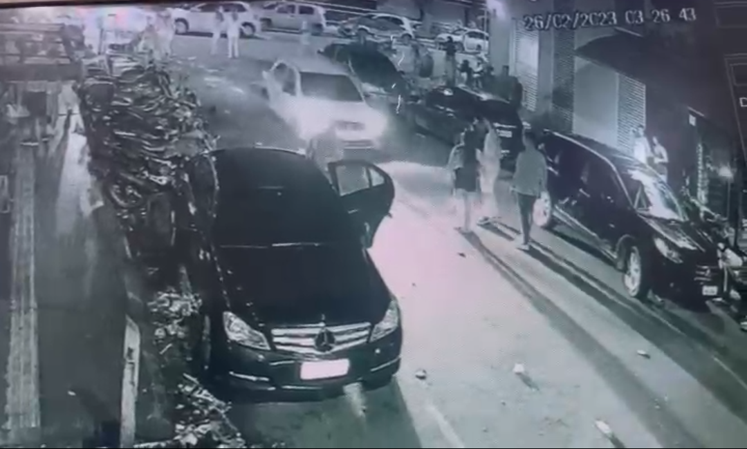 TIROTEIO: Vídeo mostra momento de execução na frente de boate no Centro 