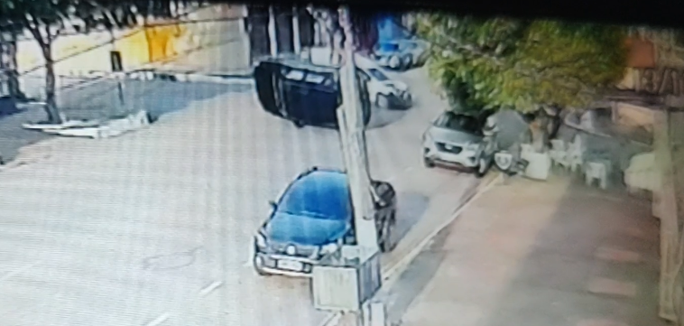 VEJA O MOMENTO: Vídeo mostra capotamento de Jeep na região Central de Porto Velho 