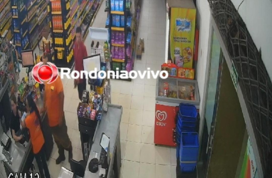 VÍDEO: Criminosos são filmados durante assalto em mercado no Centro