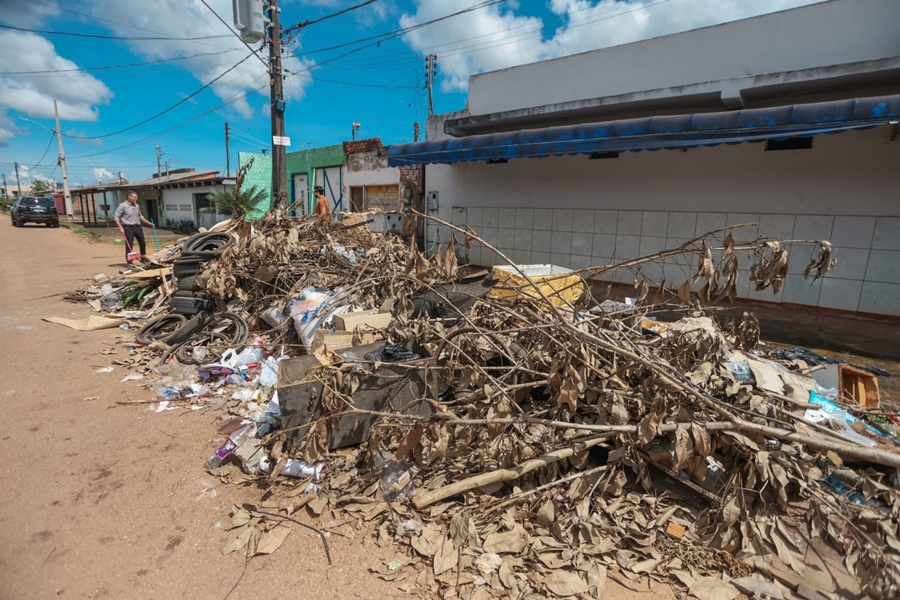 DENUNCIE!: Prefeito Léo Moraes alerta a população para o descarte irregular de entulhos